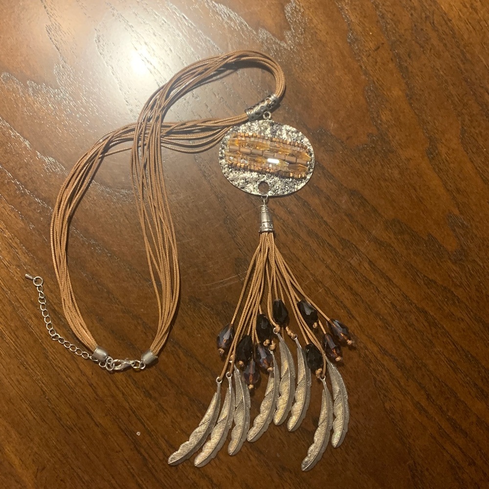 Artistic Feather Pendant Necklace